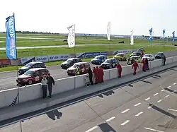 Перед заездом кубка LADA Kalina на автодроме Московское кольцо