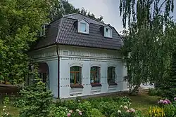 Здание бывшей приходской школы при церкви