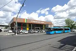 Улица Маршала Неделина у Кунцевского рынка (дома 19)