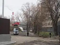 Улица Дворникова, вид на юго-восток. На переднем плане бывший подъездной путь, пересекавший улицу