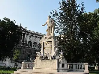 Памятник Моцарту в Вене