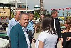  Мухиттин Бёчек даёт интервью во время Хобифеста 2017 года