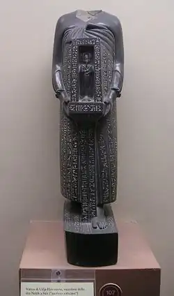 Наофорная статуя Уджагорресента, — Григорианский Египетский музей, Музей Ватикана, Рим