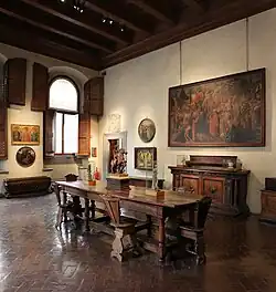 Один из залов первого этажа