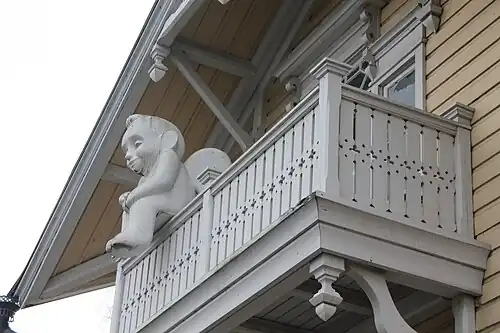 Ангел на балконе дома Мустонена