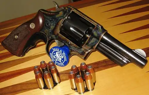 Револьвер S&W Model 22—4 Heritage Series калибра .45 ACP с отделкой в технике case-hardened.