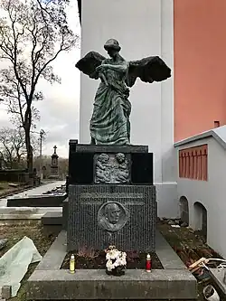 Памятник на могиле Ю. Монтвилла