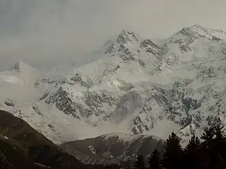 Ракиотская стена Нанга-Парбат с вершиной Ракиот-Пик на дальнем плане слева