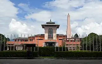 Королевский дворец Нараянхити, бывший дом королевской семьи. После отречения короля и основания республики здание и его территория были превращены в музей.