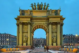 Нарвские триумфальные ворота в Санкт-Петербурге