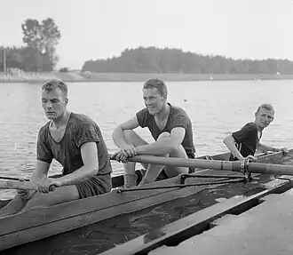 Эрик Хартсёйкер (в центре)