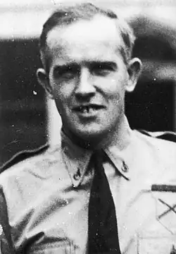 Нед Кронин в синей рубашке