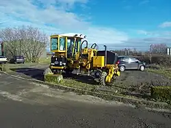 Самоходная машина на комбинированном ходу для фиксации шпал