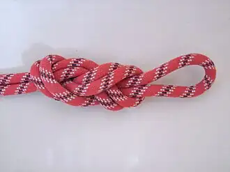 ДевяткаКноп, меньше ослабляет трос, чем фламандская петля, но уступает в простоте завязывания, расходу верёвки и размерам.