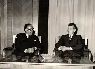 Бали Рам Бхагат (слева) и Николае Чаушеску (1976 год)