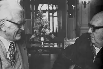 Николай Набоков (слева) с кузеном Владимиром Набоковым