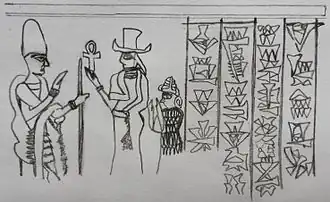 Царская печать Никмепы I.Царь изображён в короне, окружённый двумя богинями, одна из которых носит сирийское платье, а другая вавилонское.