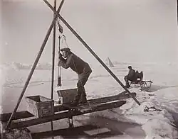 Нансен определяет температуру морской воды