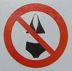 Нахождение в бикини запрещено