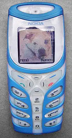 Телефон с синей сменной панелью