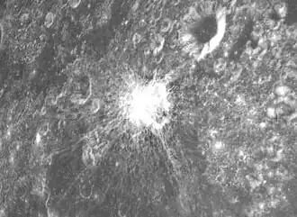 Снимок с борта Аполлона-17. Кратер Пти в центре снимка, справа вверху кратер Таунли.