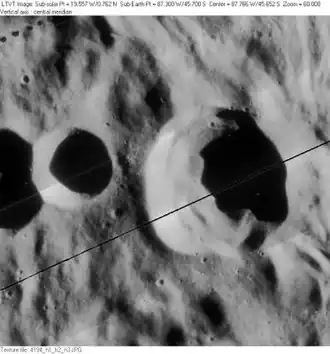 Снимок зонда Lunar Orbiter - IV. Кратер Каталан правее центра, левее центра сателлитный кратер Каталан B и часть сателлитного кратера Каталан А.