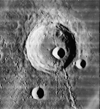 Снимок зонда Lunar Orbiter-IV.