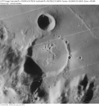 Снимок зонда Lunar Orbiter - IV. Кратер Гривз в верхней части снимка, под ним кратер Лик.