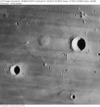 Снимок зонда Lunar Orbiter - IV. Кратер Милихий справа, слева – сателлитный кратер Милихий A.