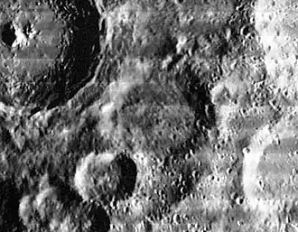 Снимок зонда Lunar Orbiter - IV. Кратер Пикте в центре снимка, в верхней левой части снимка – кратер Тихо.