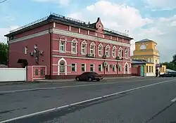 Крестьянская площадь, 2008 год. 
Справа колокольня храма Сорока Севастийских мучеников до восстановления.