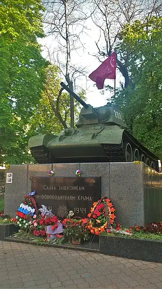 Танк-памятник освободителям Симферополя в сквере Победы