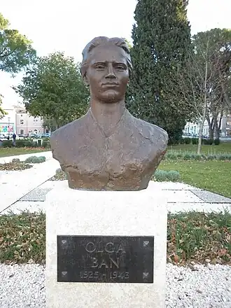 Бюст Олги Бан в Пуле