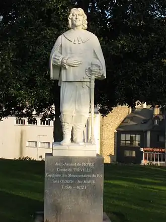 Статуя де Тревиля в Олорон-Сент-Мари