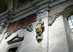 Фрагмент интерьера центрального нефа