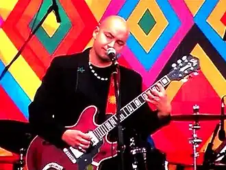 Омар Торрес во время выступления на фестивале «Белые ночи в Перми», 2 июня 2012 года