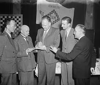 Ли-Чоан Кинг (слева) на чемпионате мира 1952 года.