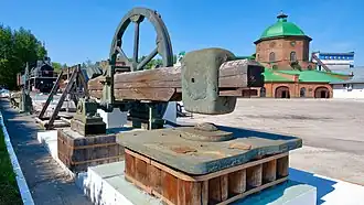 Вододействующий кричный молот в музее Северская домна