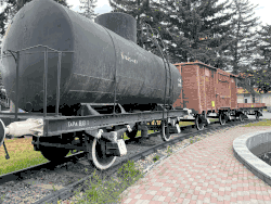 Вагон-цистерна, грузовой вагон (1910) и вагон-платформа (1947)