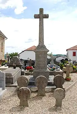 Баскские дискообразные стелы и крест