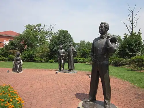 Статуи знаменитых людей провинции Хунань