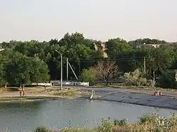 Озеро. Вид на город