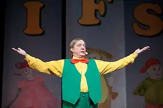 Петерис в спектакле «Un atkal Pifsс»