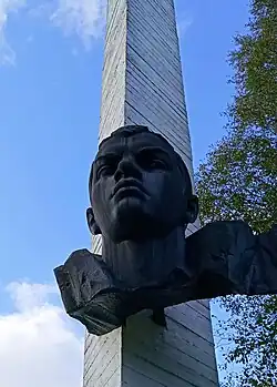 Памятник А. Матросову в Чернушках (Псковская область)