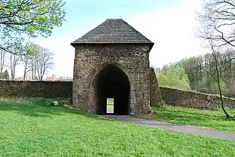 Старинные ворота и стены