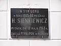 Памятная доска Генрика Сенкевича на доме в Плоньске