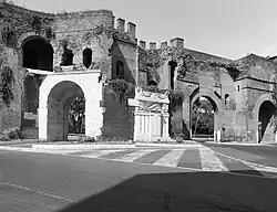 Порта Пинчиана. Вид с юга. Фотография 2011 г.