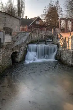 Скарп на территории Марёя