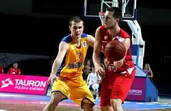 Дино Пита (слева) играет за сборную Швеции (2014 год)