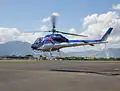 Вертолёт Eurocopter AS355 (DQ-HFT) вылетает из Международного аэропорта Нади (2014).